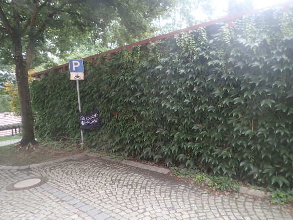 Motorradparkplatz-Grafenau.JPG