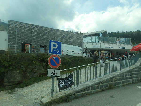 Motorradparkplatz-Arber-Bergbahn.JPG