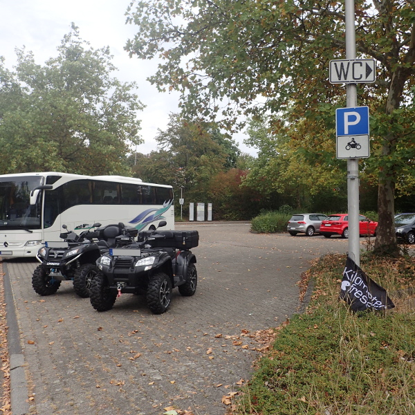 Motorradparken_Bad_Wimpfen_Busbahnhof.JPG