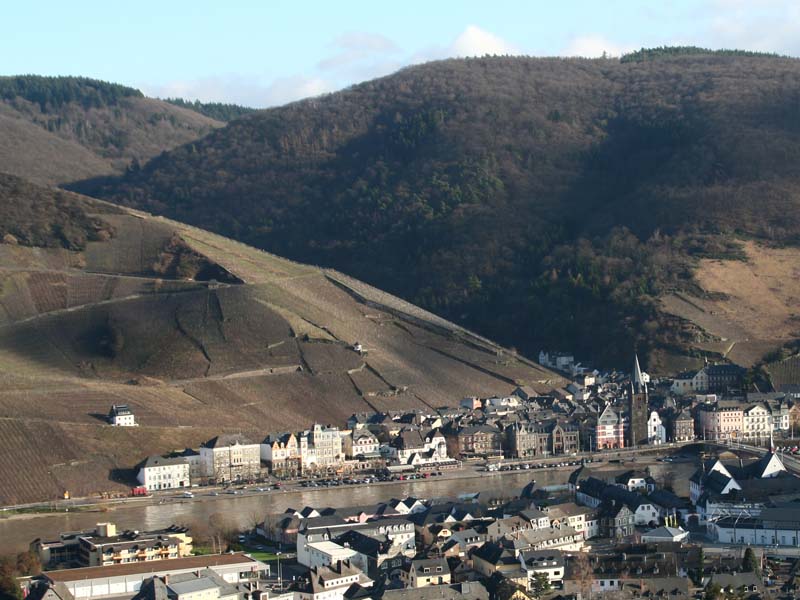 Blick auf Bernkastel und den Doctorberg