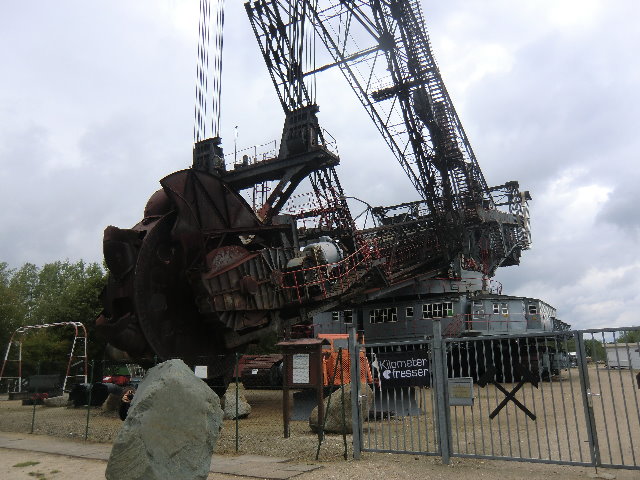 09. Bagger 1452.jpg