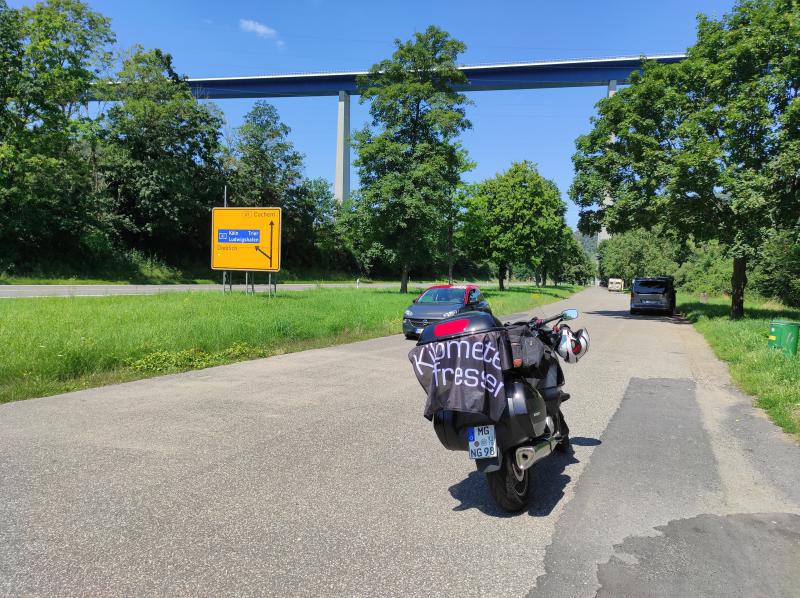 A61 Mosel Brücke,(zum Glück ist die Brücke stehen gebliebenen)