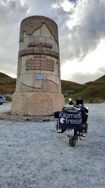 Henri-Desgrange-Denkm Col du Galibier 45.061763, 6.405634 .jpg