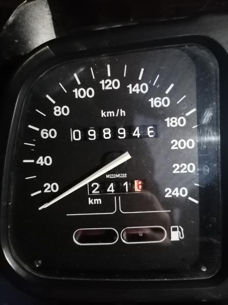 BMW k75C ist der Kilometerstand 98946 Km am 31.10.2021. Nur ein Hauch noch und sie gilt als Eingefahren.