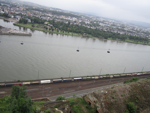 Blick von Ehrenbreitstein ..mit Seilbahn zur BUGA. Wird wohl ~2014 zurückgebaut, umd den status &quot;Unesco Weltkulturerbe&quot; nciht zu verlieren :)