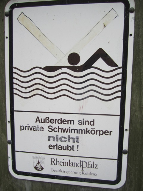 Lustige Bezeichnung für &quot;Baden verboten!&quot; am LAacher See