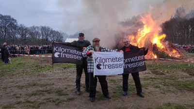 20230408 osterfeuer Mutter Vogel 2 .jpg