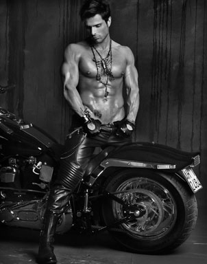 man-mit-motorrad.jpg