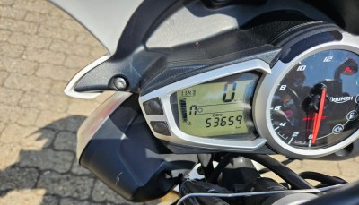 ebbb9de9-4781-4881-82f6-0c85a937e939.jpeg (321.28 KiB) 3663 mal betrachtet Hier endlich mein Kilometerstand nach Unfall und 13 Wochen in der Werkstatt. <br />Triumph Street Triple 53.659