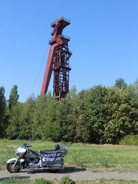 09. Schacht Monopol.jpg