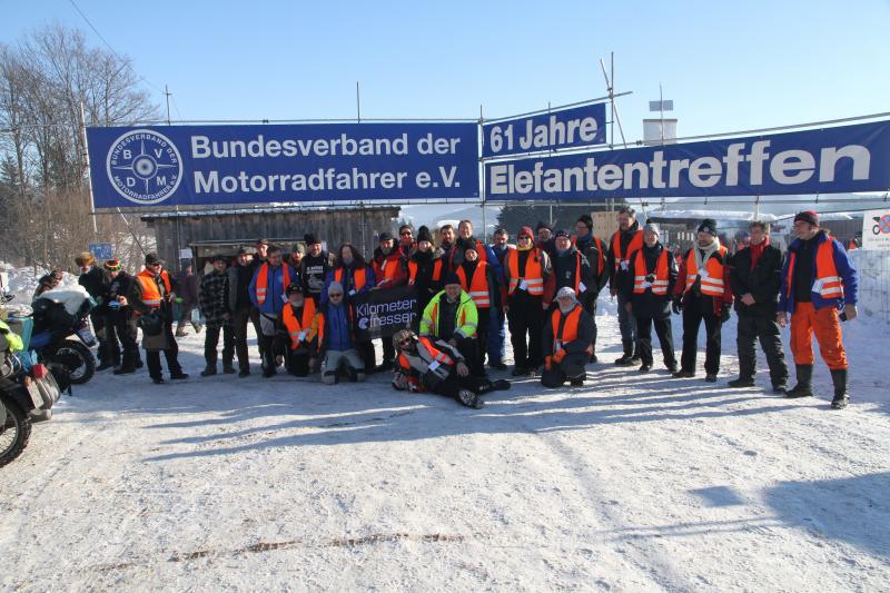 offizielles Helferfoto beim Elefantentreffen