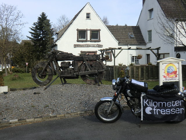 56.1 Holzmotorrad in Meschede.jpg