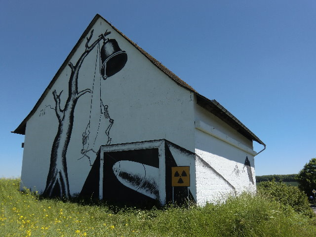 83.2 Graffitihaus in Bell.jpg