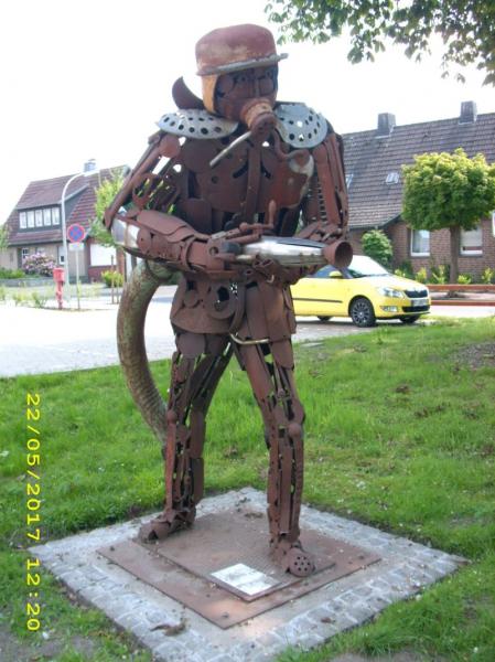 Skulptur Feuerwehr Harsewinkel_2_kl.jpg