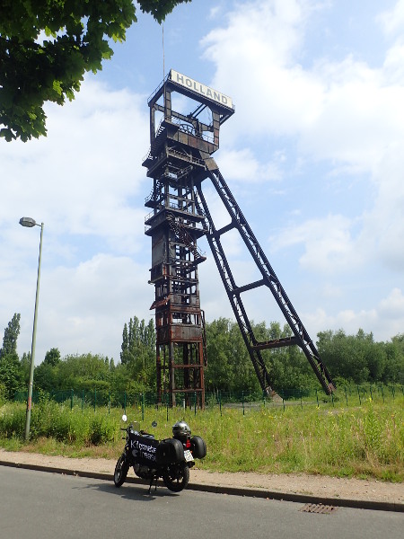 Förderturm Zeche Holland Schacht4.JPG